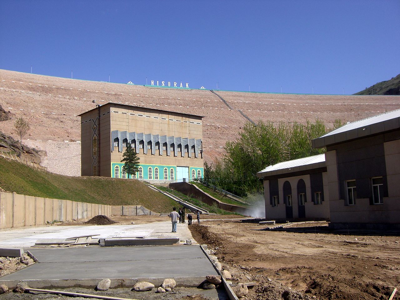Гиссаракская ГЭС, вид с нижнего бьефа