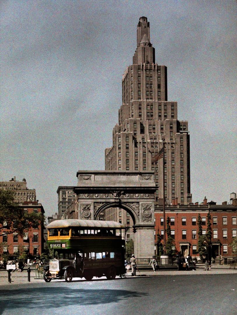 Нью-Йорк — вид на Вашингтон-сквер и Пятую авеню. 1929