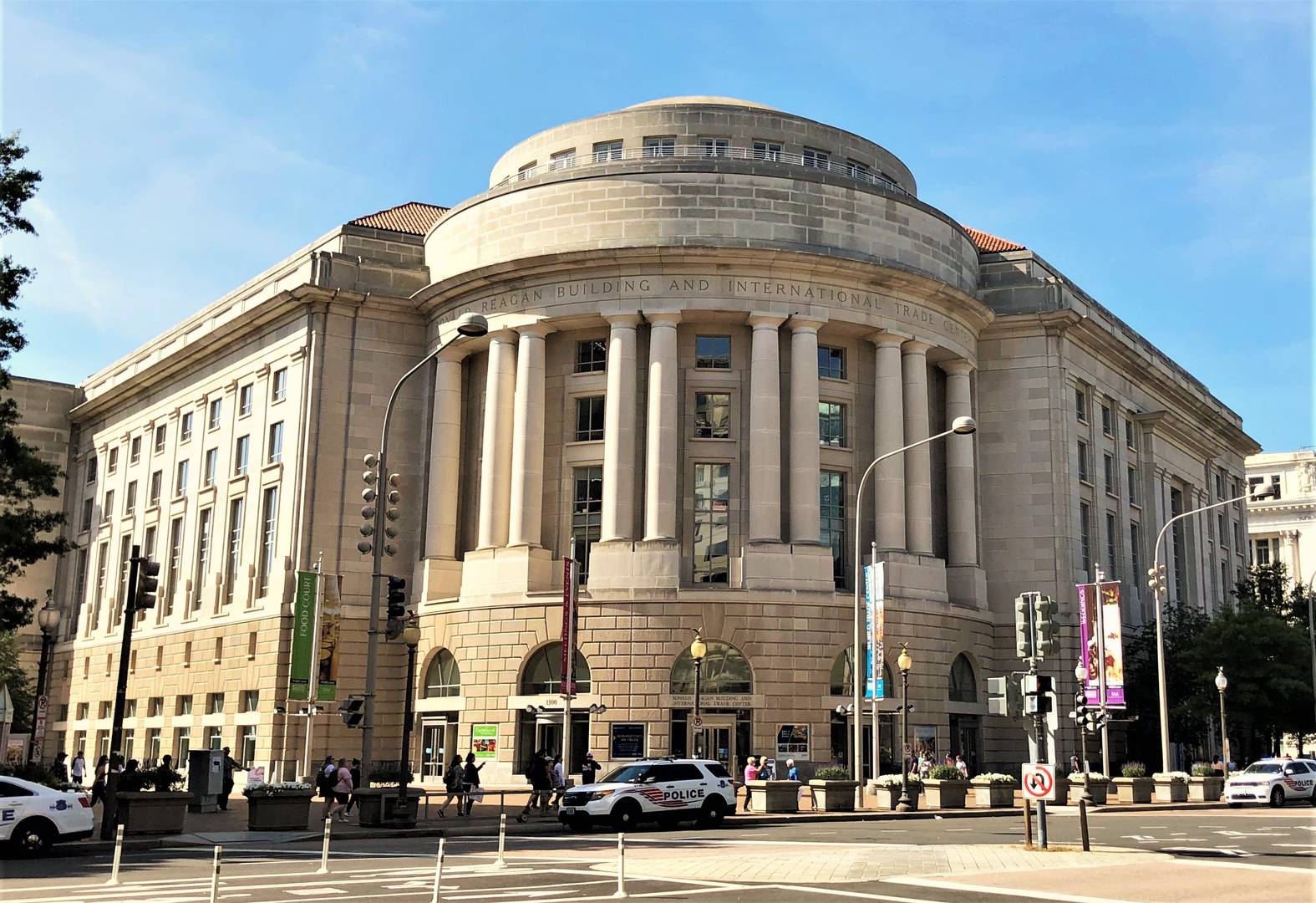 Здание имени Рональда Рейгана и Международный торговый центр