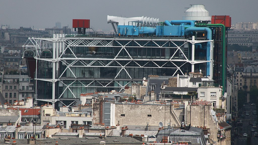 Центр Помпиду в Париже. Вид с собора Нотр-Дам