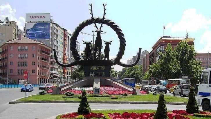Монумент ФайфХатти. Анкара