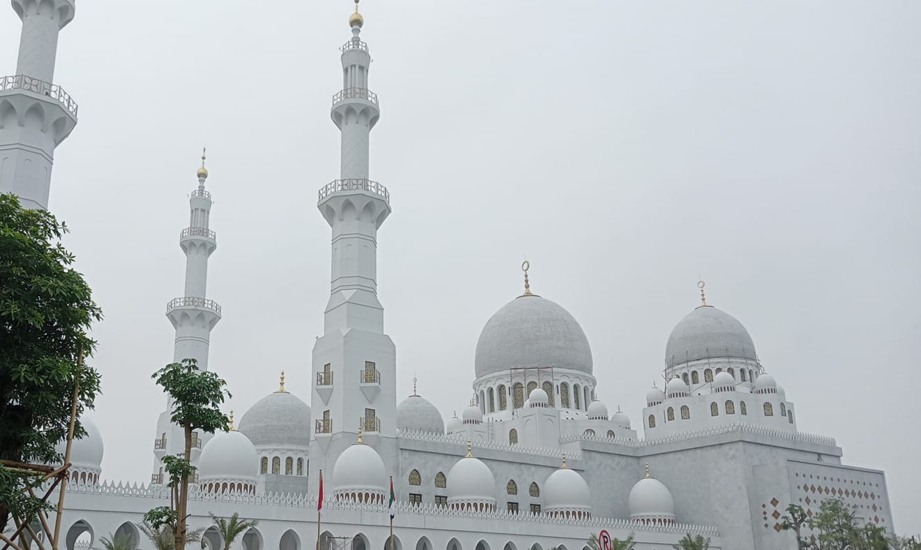 Большая мечеть шейха Заида, Соло. Суракарта, Индонезия
