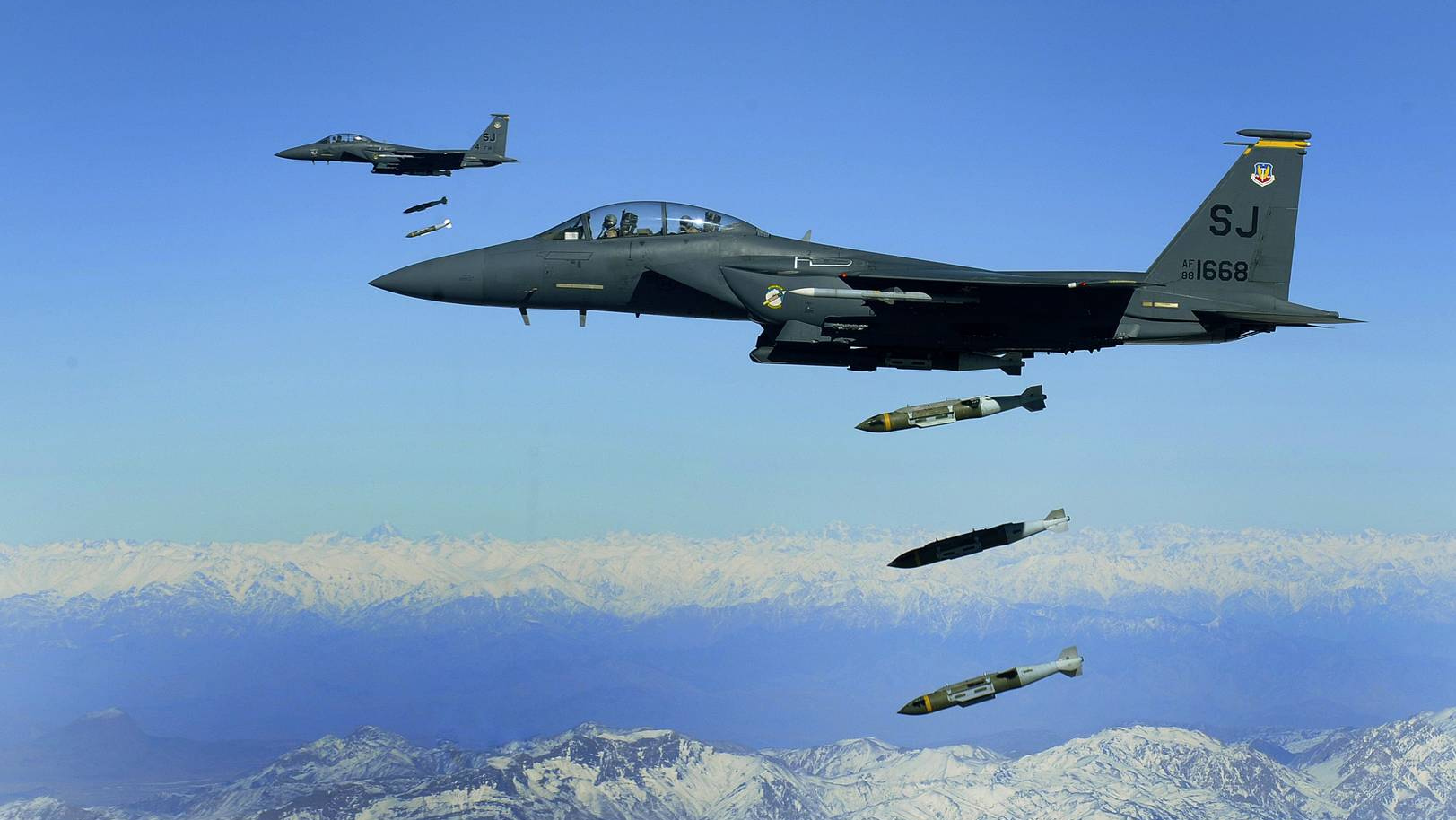 ВВС США наносят бомбовый удар