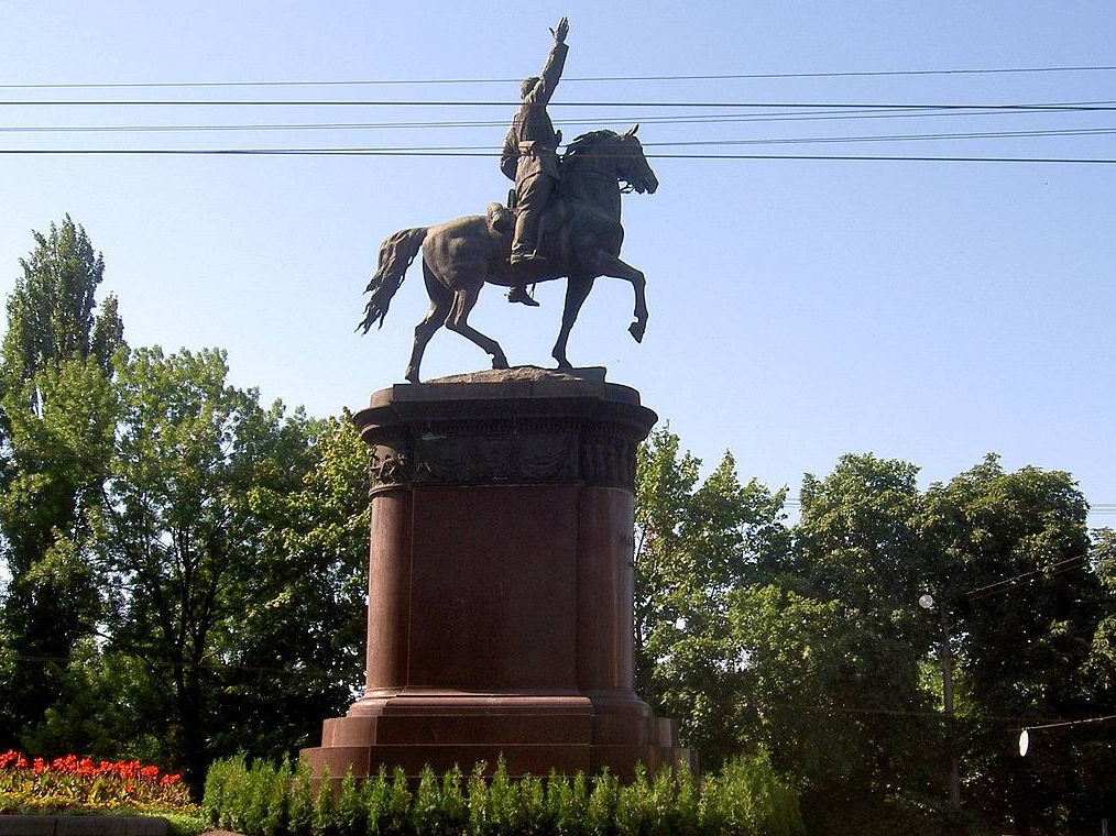 Памятник Николаю Щорсу, в Киеве