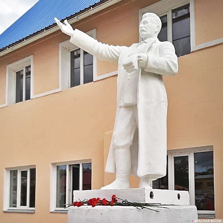 Памятник Сталину в Кусе