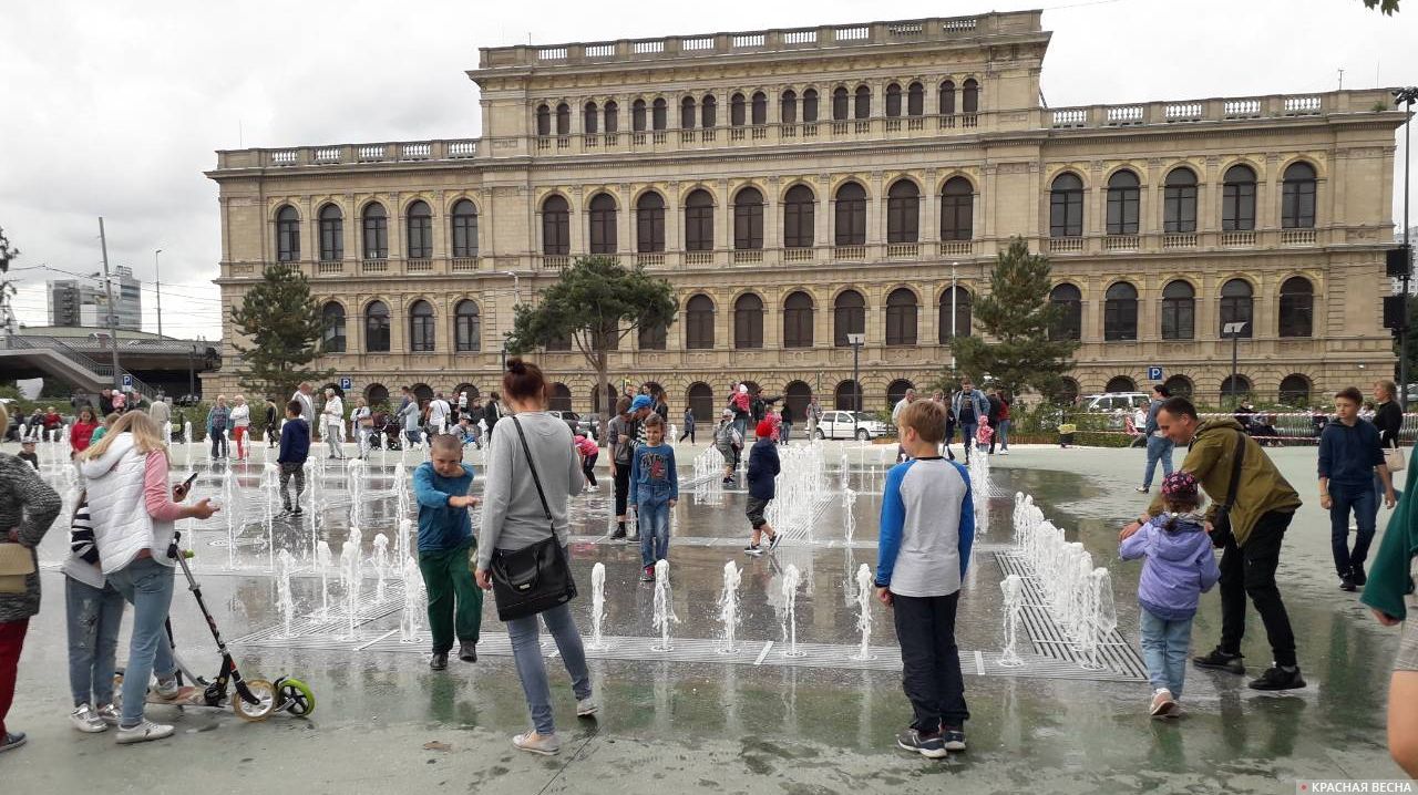 Фонтан около Музея изобразительных искусств. Калининград