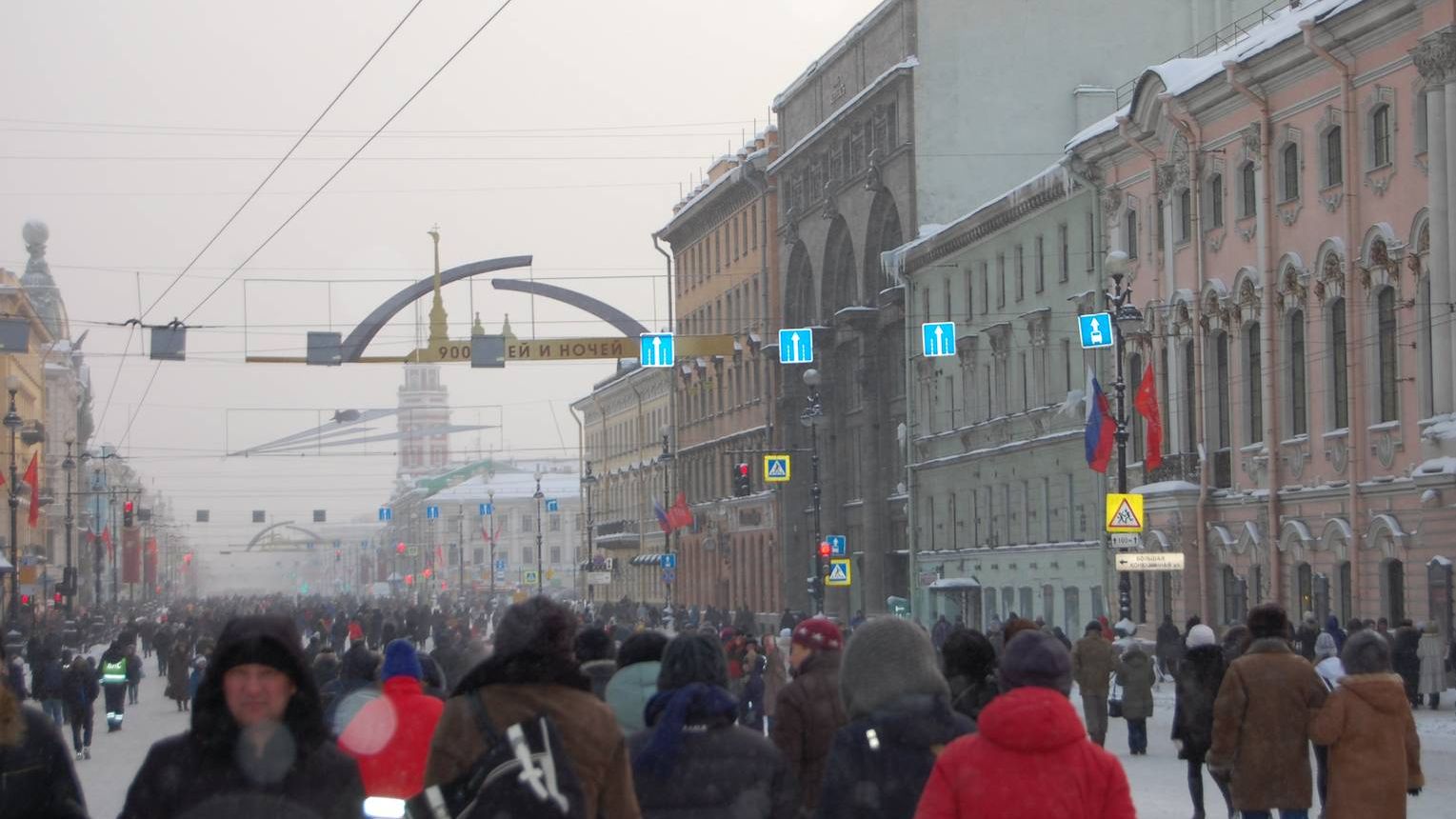 После окончания парада на Дворцовой площади в честь 75-й годовщины полного освобождения Ленинграда от фашистской блокады