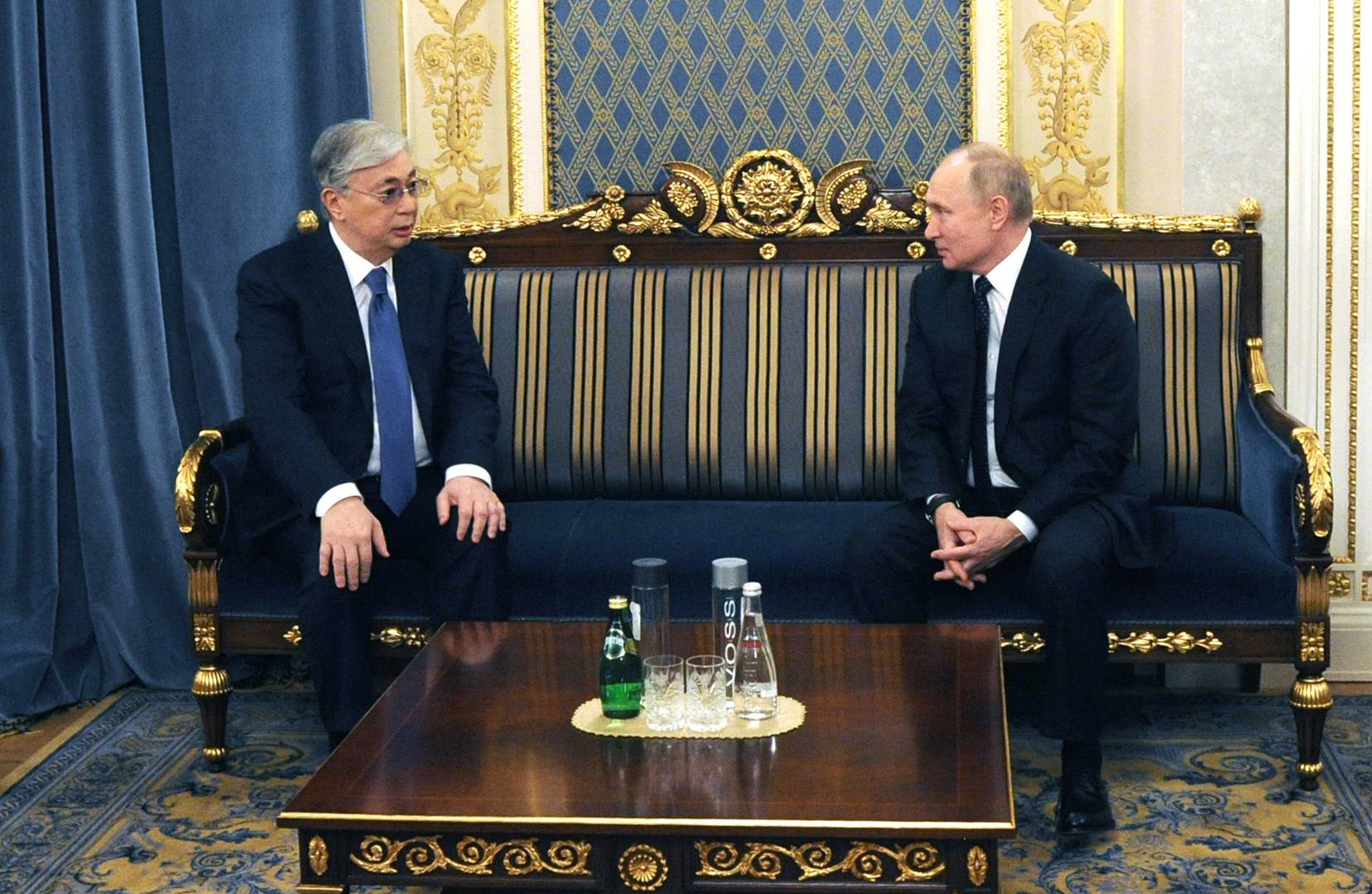 Встреча президента России В. Путина и главы Казахстана К. Токаева на полях саммита лидеров стран СНГ