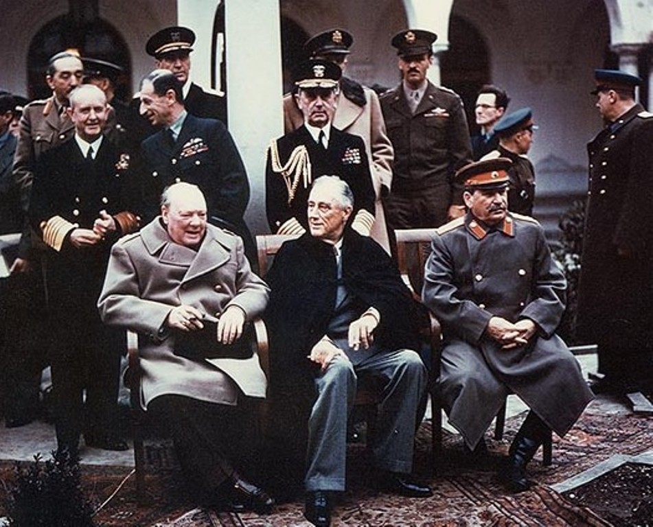 Ялтинская конференция. Черчилль, Рузвельт и Сталин у Ливадийского дворца