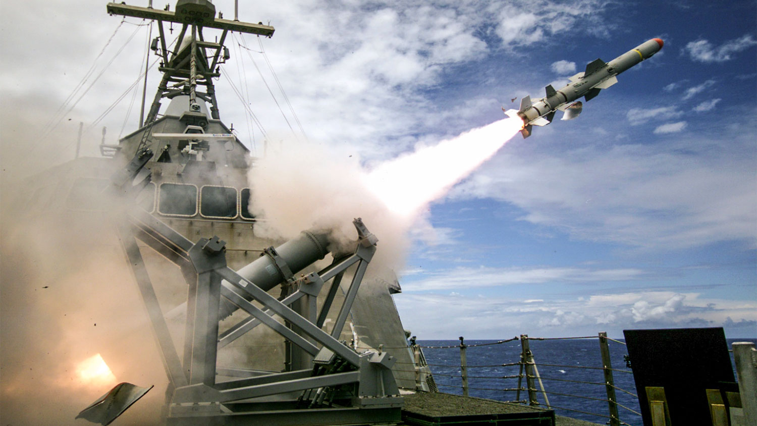 Ракета, запущенная с американского корабля (Фото: ВМФ США)
