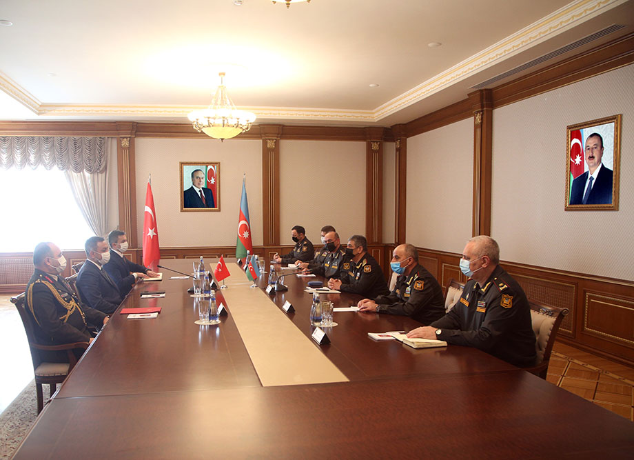 Встреча делегации Турции с главой военного ведомства Азербайджана