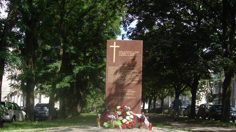 Памятник полякам в Гданьске, уничтоженным ОУН — УПА (организация, деятельность которой запрещена в РФ) на Волыни и в восточной Польше в 1943–1945 годах.