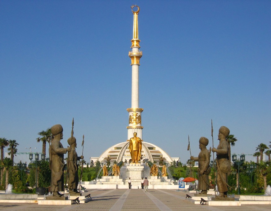 Монумент Независимости в Ашхабаде