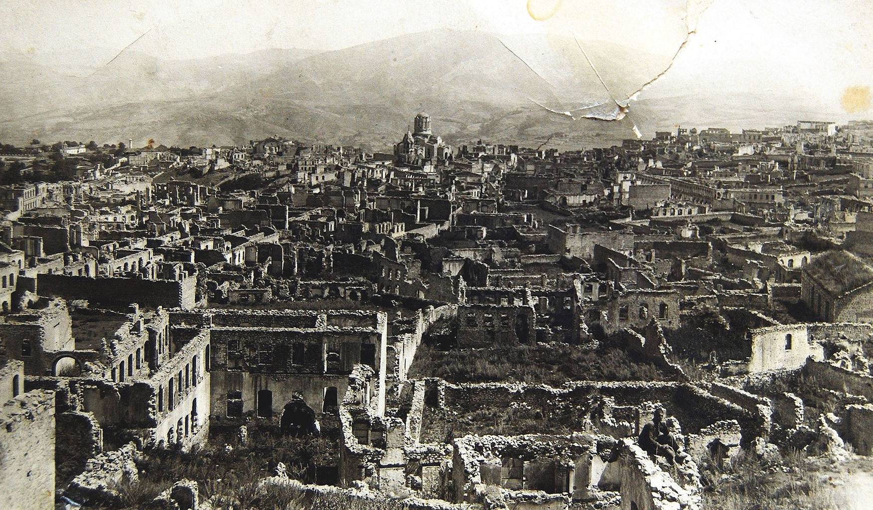 Армянские кварталы города, разрушенные азербайджанскими вооруженными силами в марте 1920 года