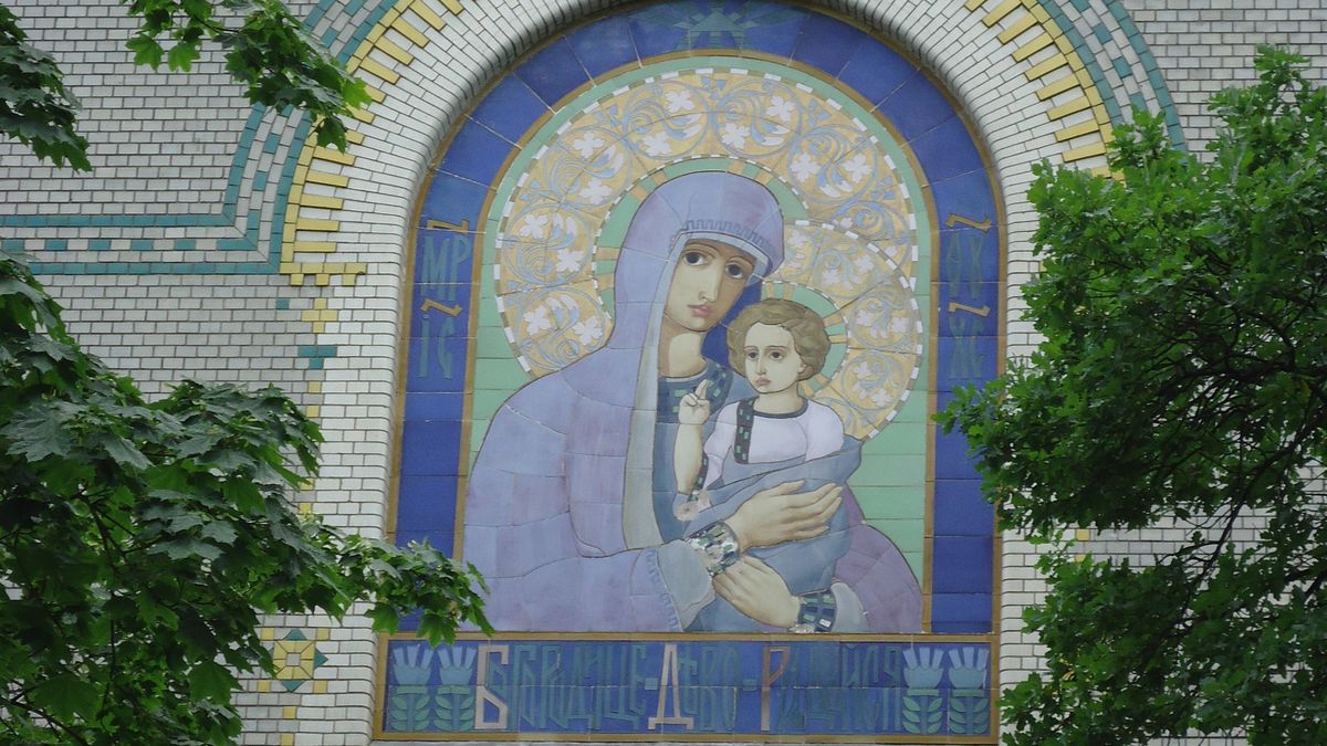 Кузьма Петров-Водкин. Икона Богоматери на здании в Александровском парке. 1906