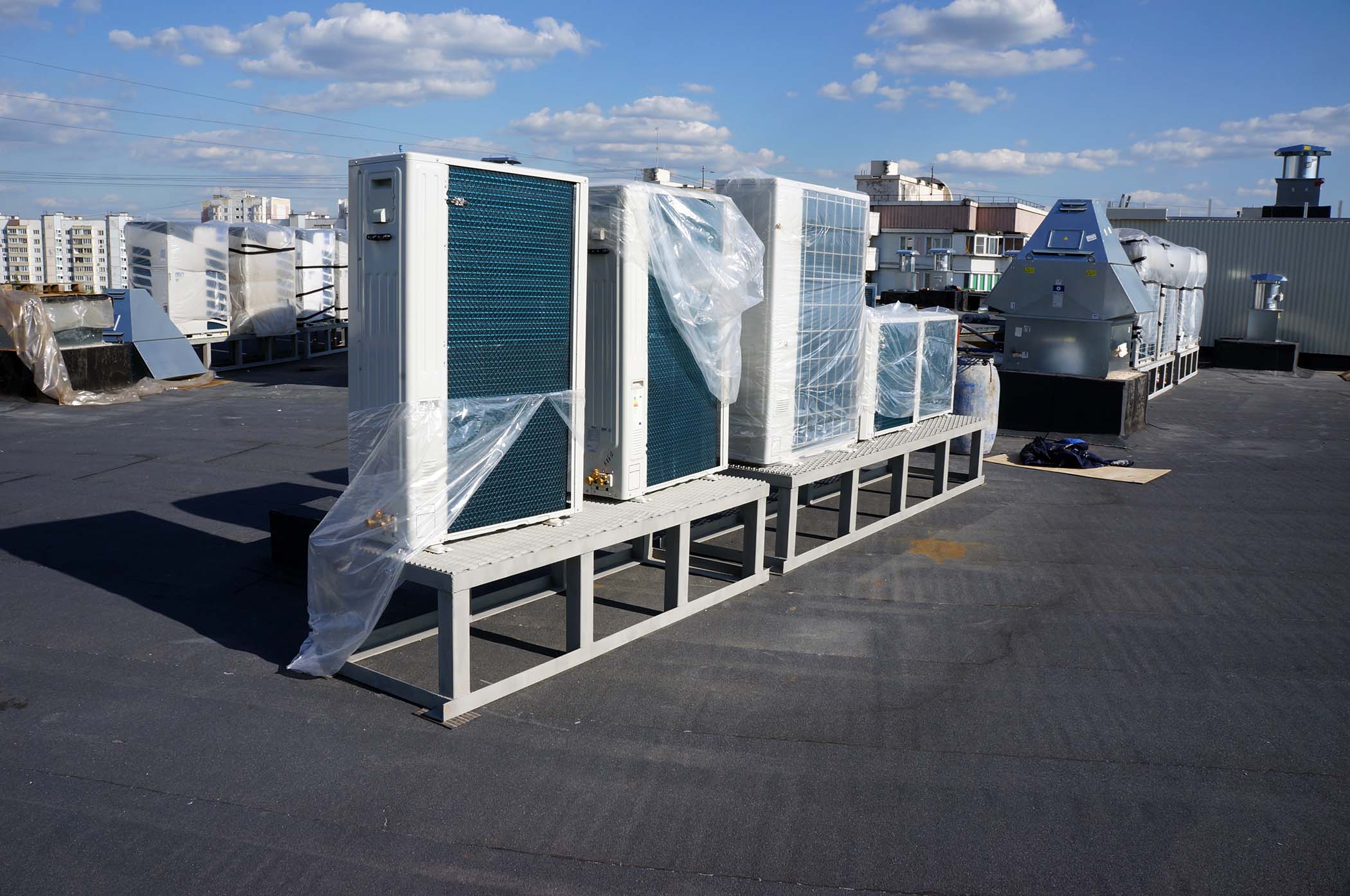 Система вентиляции во время монтажа на крыше филиала №•2 ДГП №•118