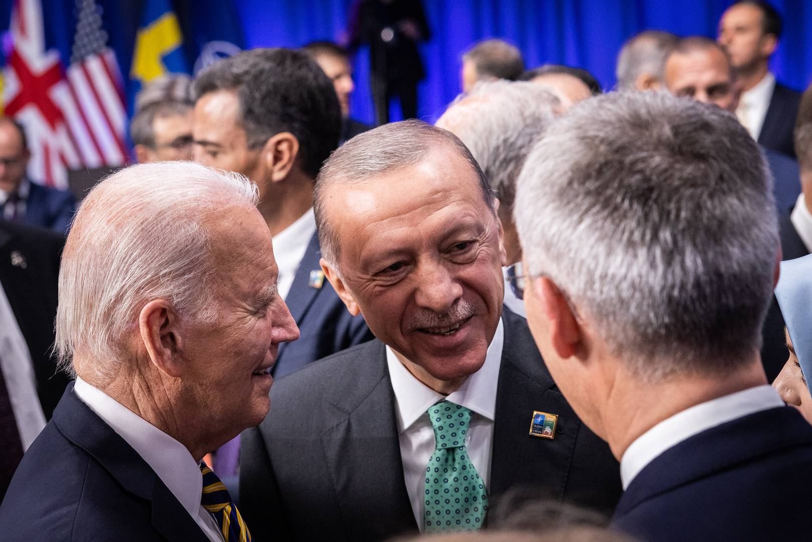 Президент США Джо Байден с президентом Турции Реджепом Тайипом Эрдоганом и генсекретарем НАТО Йенсом Столтенбергом на заседании Совета НАТО — Украина на уровне глав государств и правительств. 2023