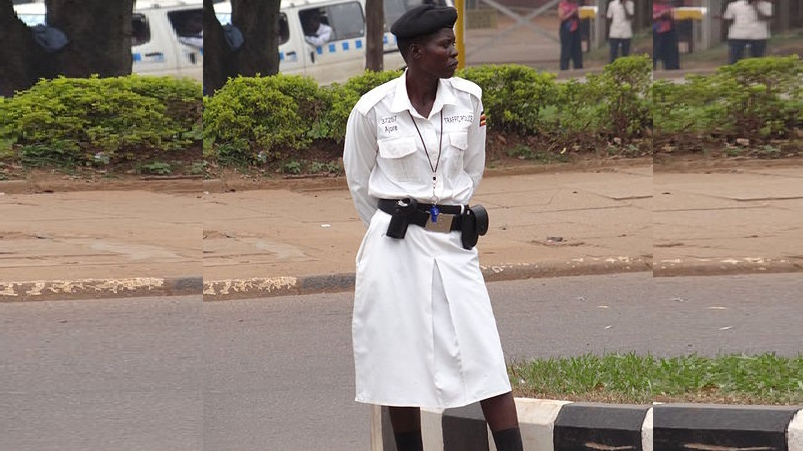 Женщина-полицейский. Кампала. Уганда