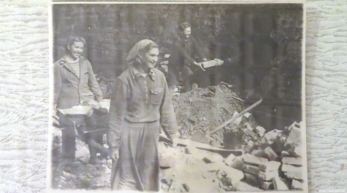 Студенты института им.П.Ф.Лесгафта восстанавливают родной институт. 1945 год