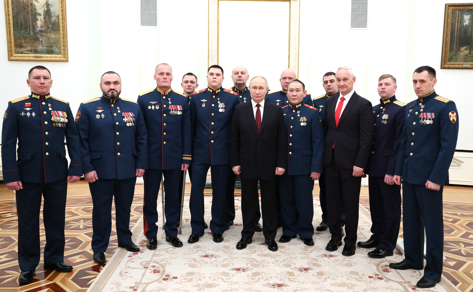 Награждение героев