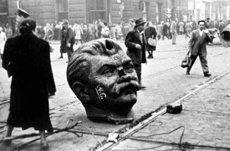 Голова памятника Сталину в Будапеште 1956 год