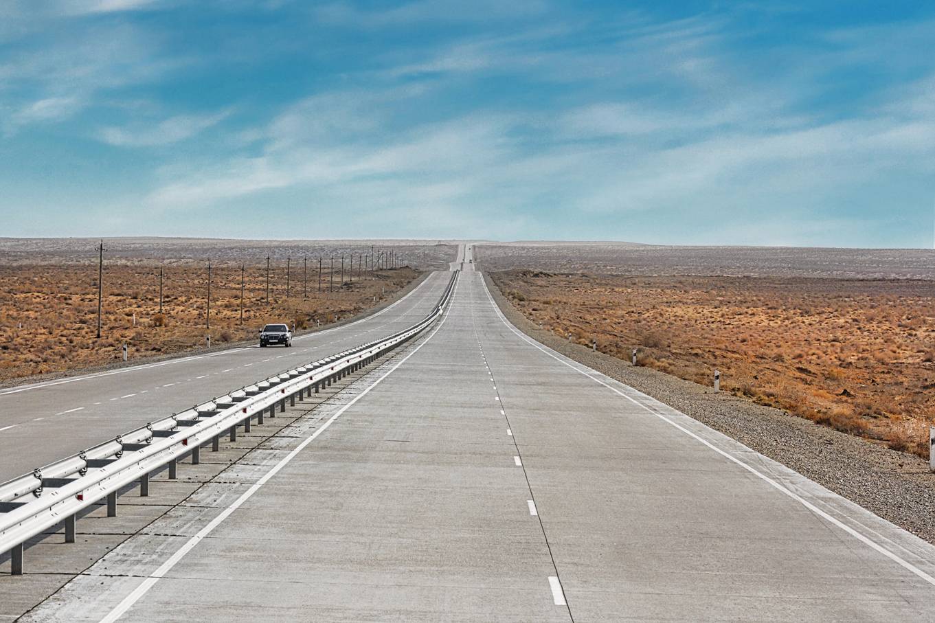 Участок международной трассы А-380, проходящей по пустыне Кызылкум между Узбекистаном и Казахстаном