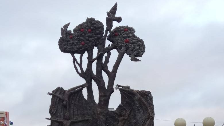 Фрагмент памятника «Древо жизни»