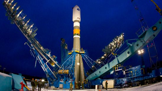 Подготовка ракеты-носителя «Союз-2.1б» к запуску