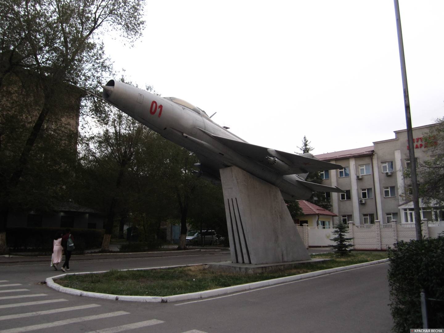 Памятник МиГ-21Ф. Бишкек. Киргизия