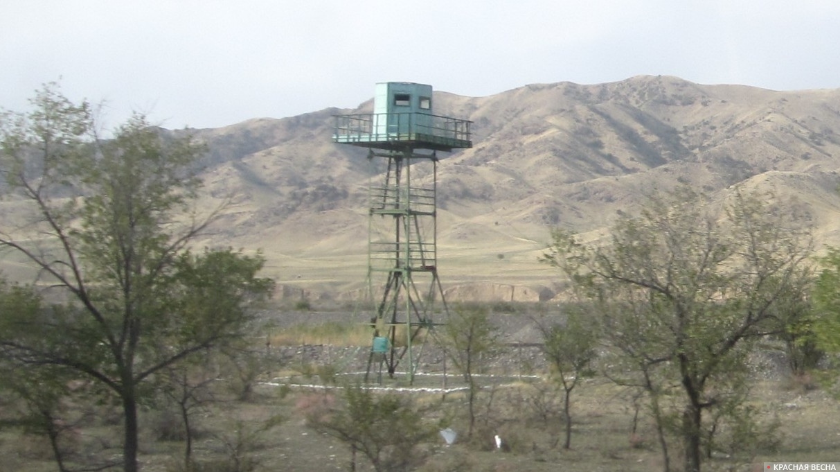 Граница Киргизии и Казахстана. Вышка пограничников