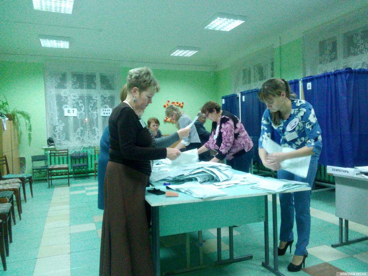 Подсчет голосов в УИК № 705 г. Глазова (Удмуртская республика)