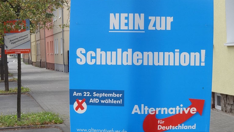 Предвыборный плакат АдГ, гласящий «Да, это Европа. НЕ долговое объединеие»
