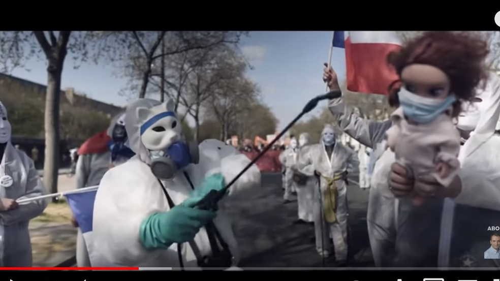 Цитата из видеорепортажа о митинге против карантинных ограничений сторонников партии «Патриоты» («Les Patriotes»), размещенном на на канале главы партии Флориана Филлипо в YouTube.