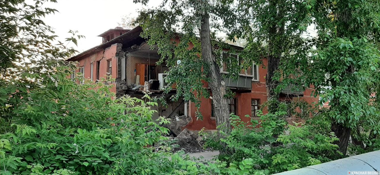 Обрушение стены жилого дома на ул. Кронштадской 8 июня 2021 года