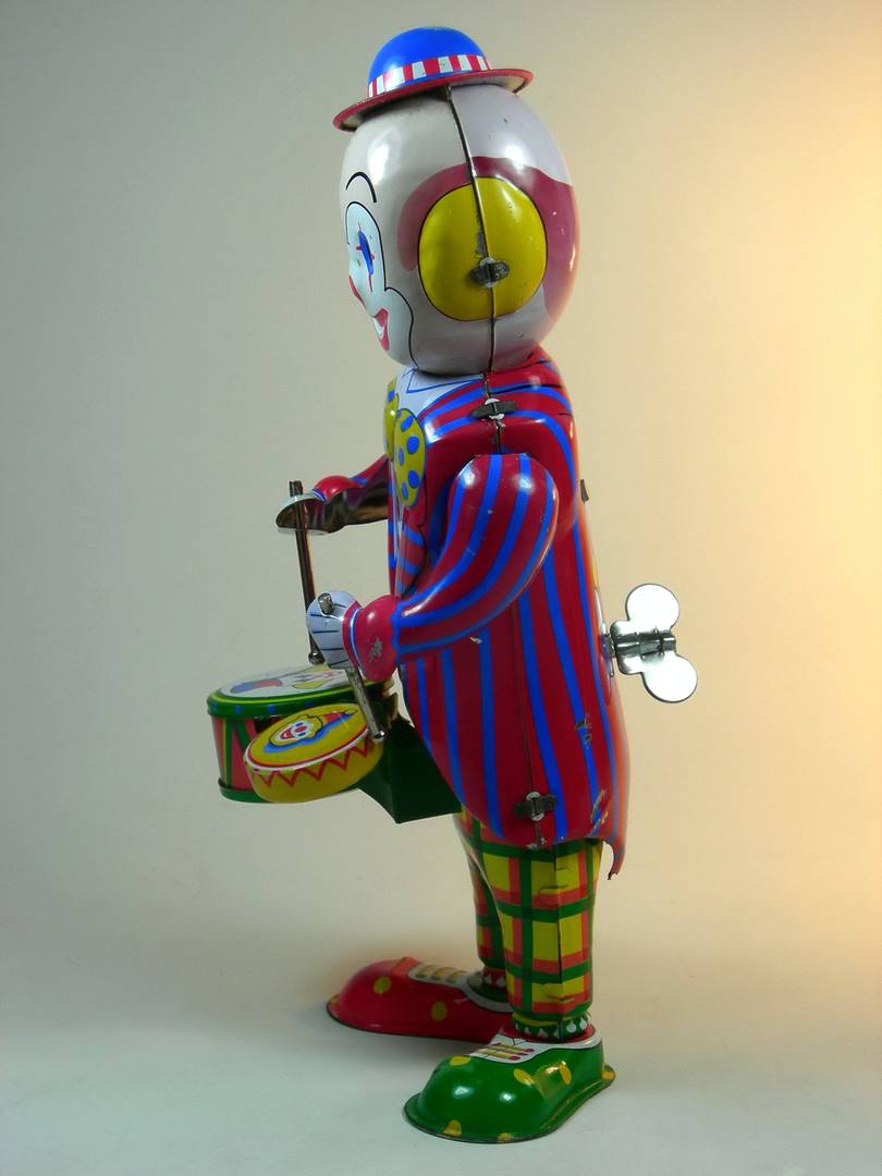 Заводной игрушечный клоун