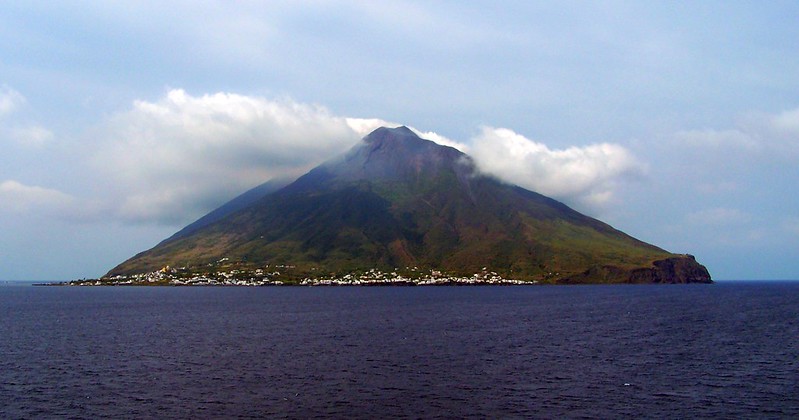 Вулканический остров Стромболи 