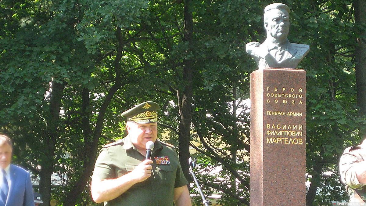 Генерал-лейтенант Виктор Астапов на митинге в честь ВДВ. Санкт-Петербург. 02.08.2018