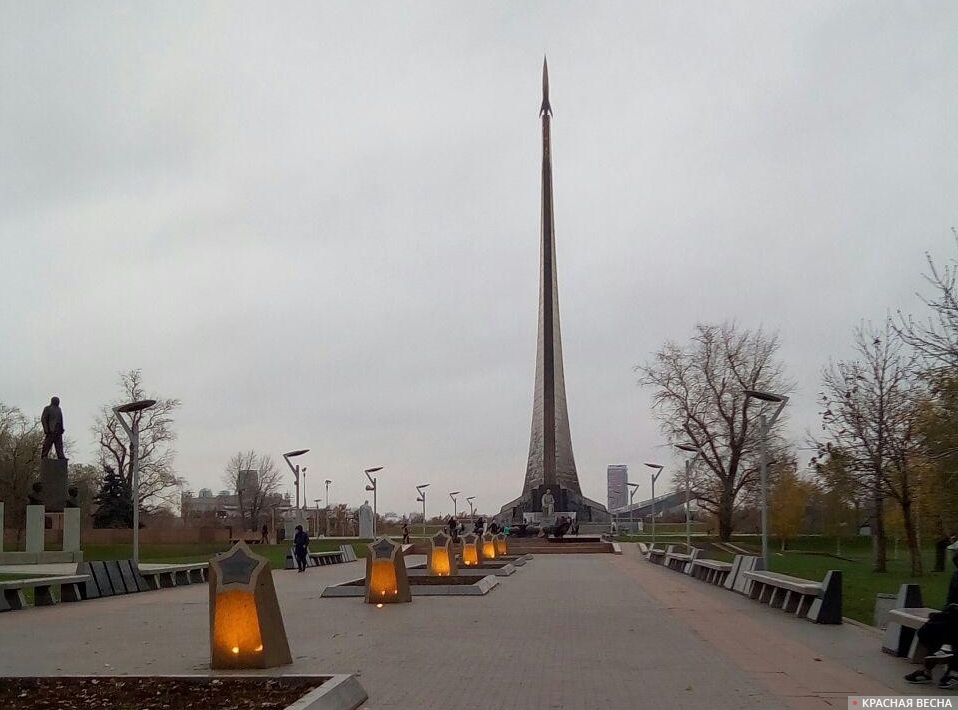 ВДНХ. Монумент «Покорителям космоса»