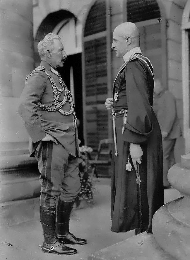 Император Германской Империи Вильгельм II (слева) и Гетман Скоропадский на встрече в ставке в Ставке Верховного командования в Спа в августе 1918 года