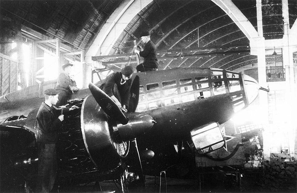 Сборка бомбардировщик Ил-4 на Иркутском авиационном заводе в годы Великой Отечественной войны