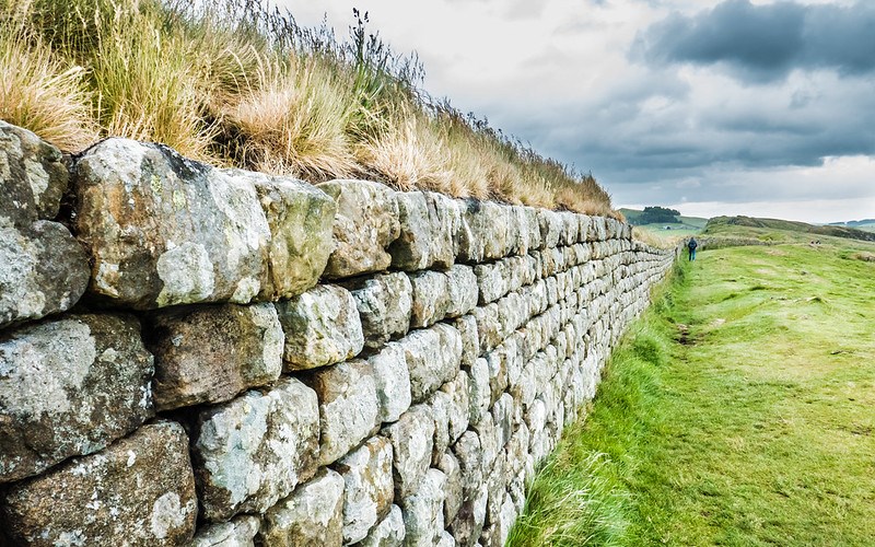 Стена Адриана, построенная римлянами в 122—128 годах у границы с Шотландией для предотвращения набегов пиктов