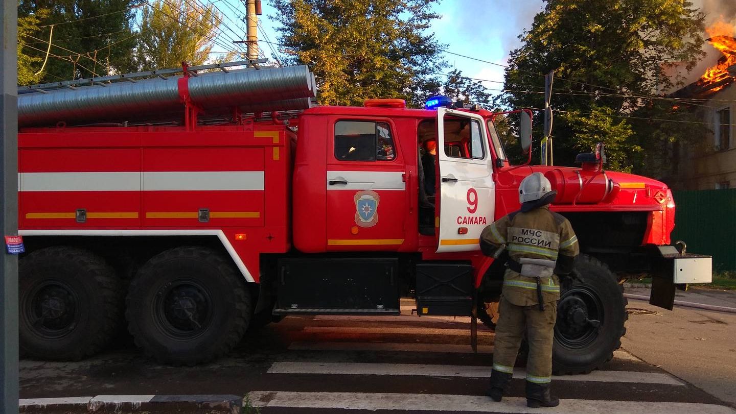 Пожар. Пожарная машина. Пожарные