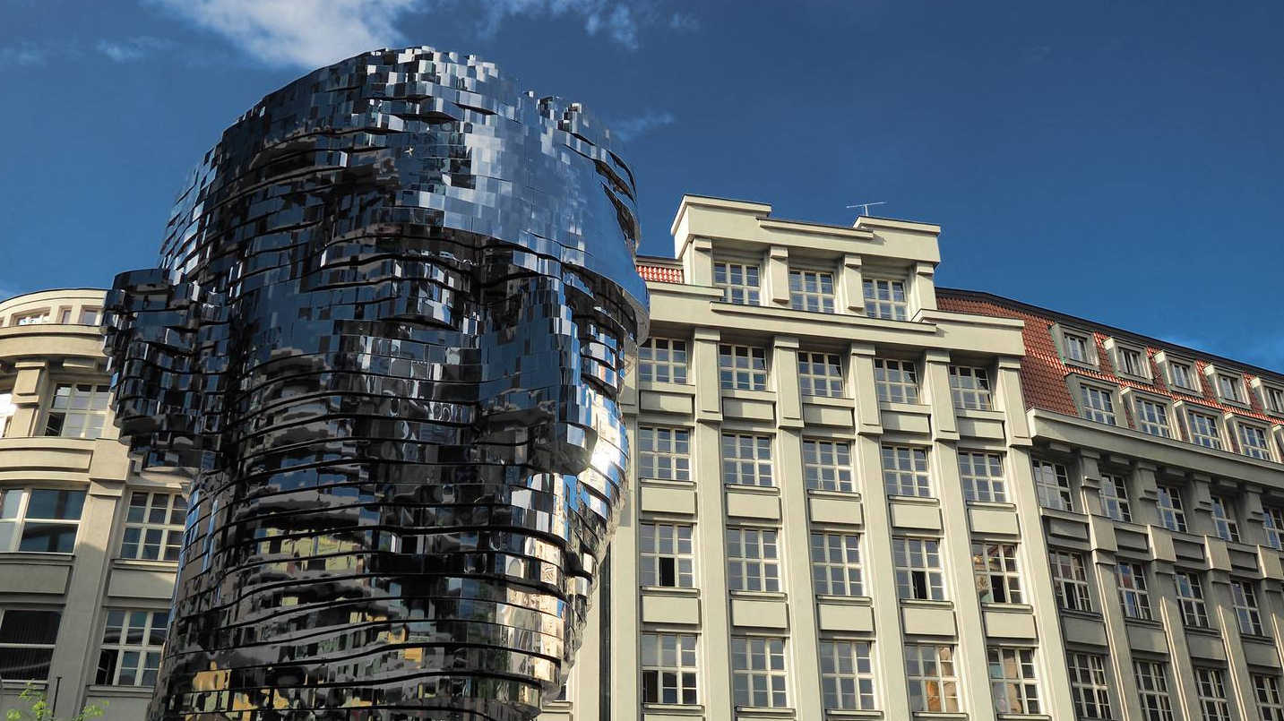 Памятник в виде головы Франца Кафки, Прага