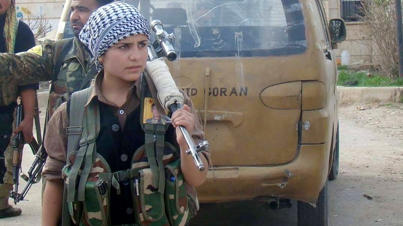 Женщина-снайпер из курдского отряда самообороны