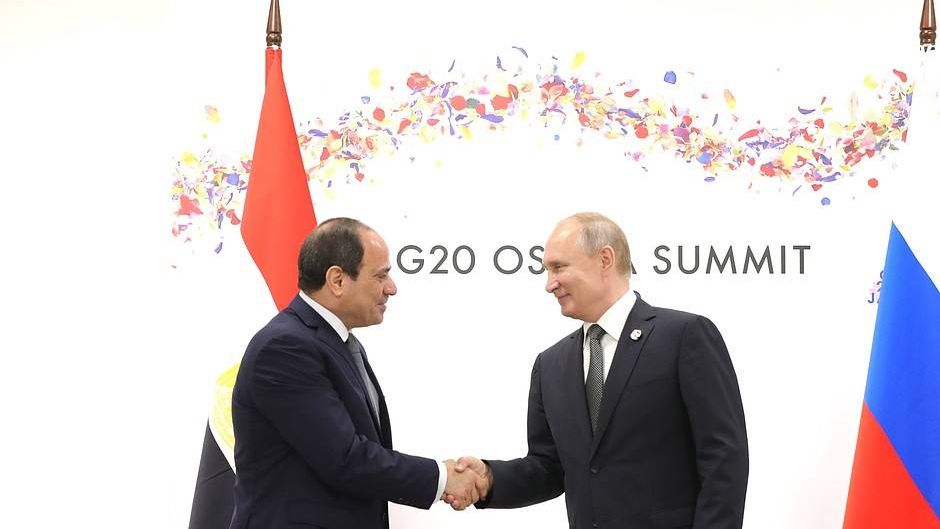 Владимир Путин с президентом Арабской Республики Египет Абдельфаттахом Сиси