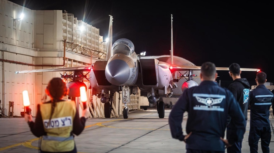 Самолет ВВС Израиля готовится к вылету