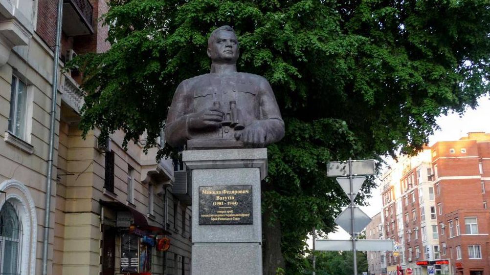 Памятник Герою Советского Союза Николаю Ватутину
