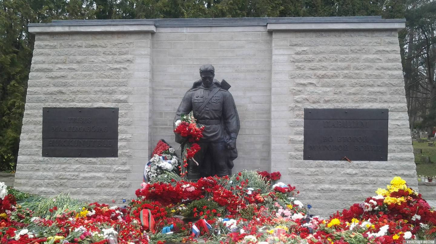Памятник Воину-Освободителю в Таллине 9 мая 2021 года