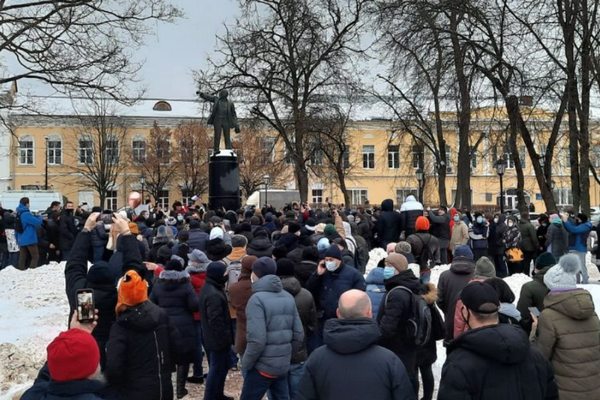 Несанкционированный митинг в поддержку Навального в Калуге