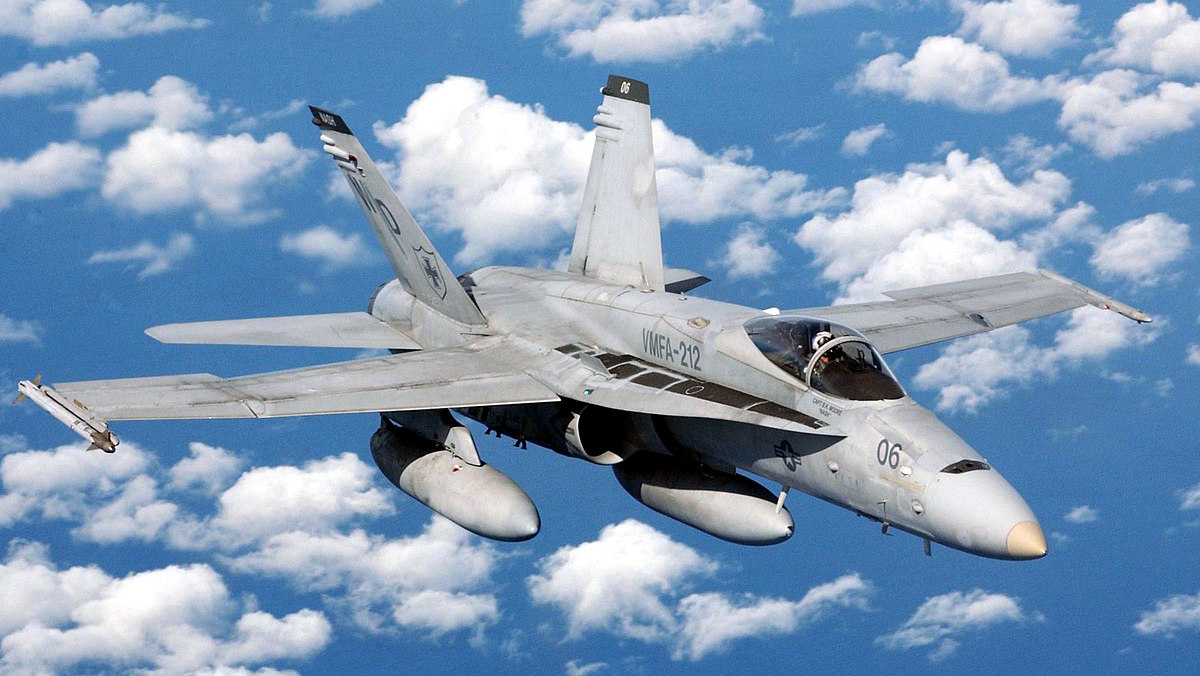 Истребитель-бомбардировщик ВМС США F/A-18E/F Super Hornet
